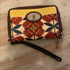 Fossil wristlet wallet
